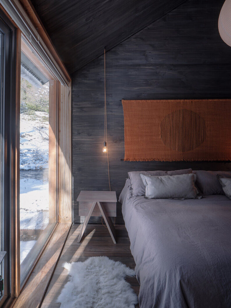 Casa en el río Fuy by Iragüen Viñuela Arquitectos